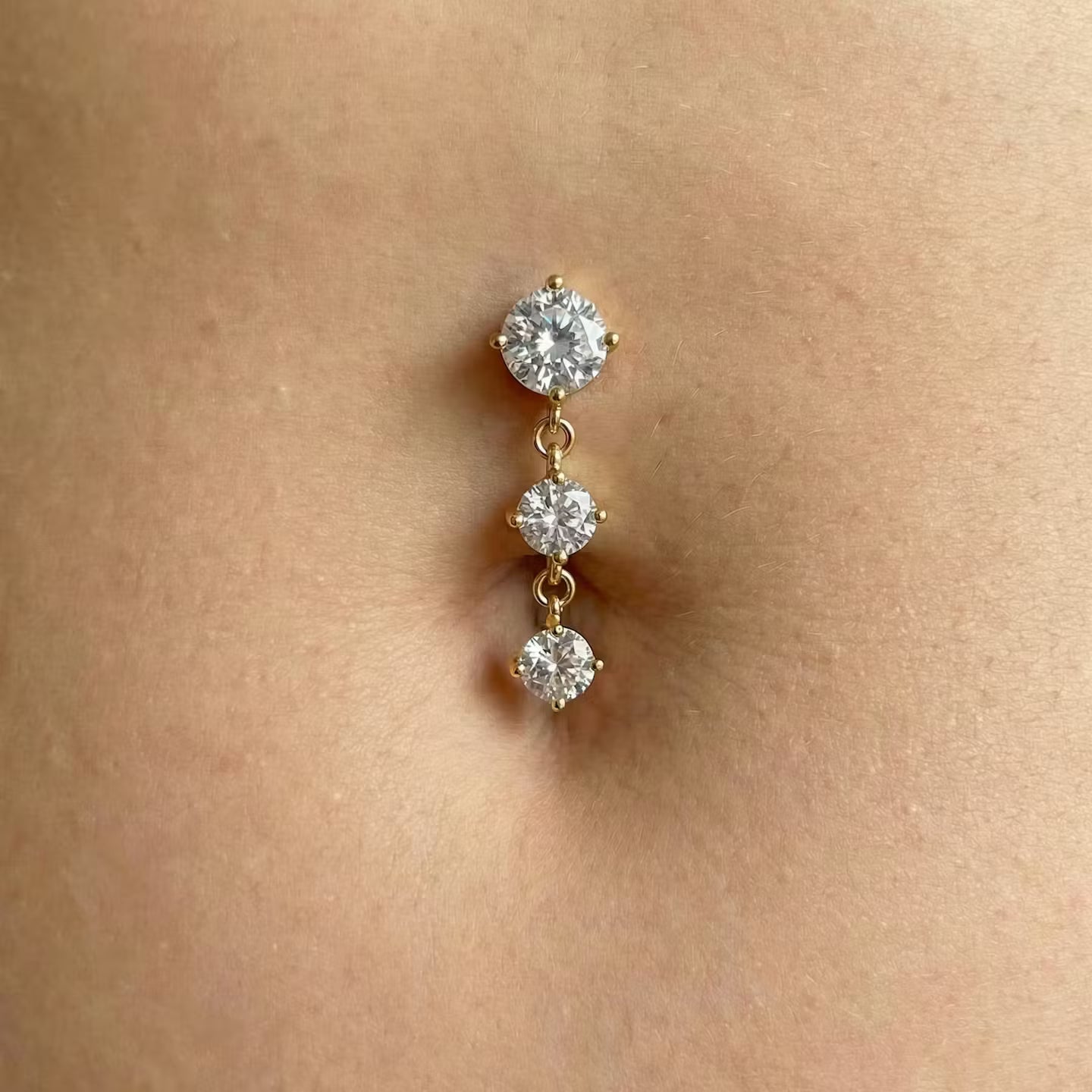 Bauchnabelpiercing-Banane-Trinity-Shine-2