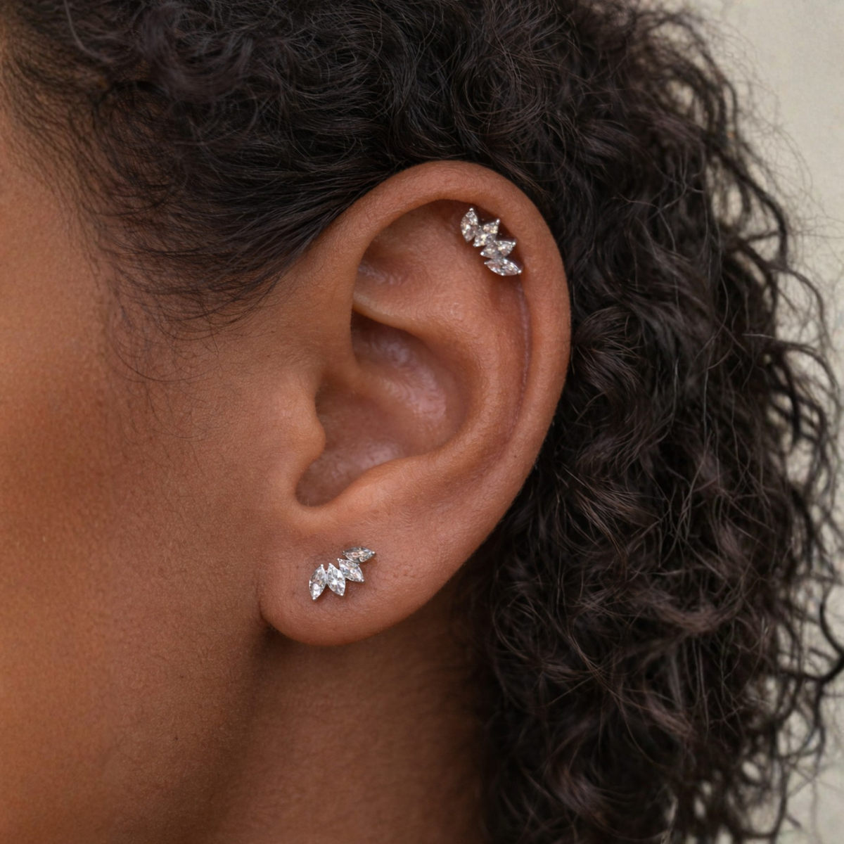 Labret-Piercing-Crystal-Crown-1.2
