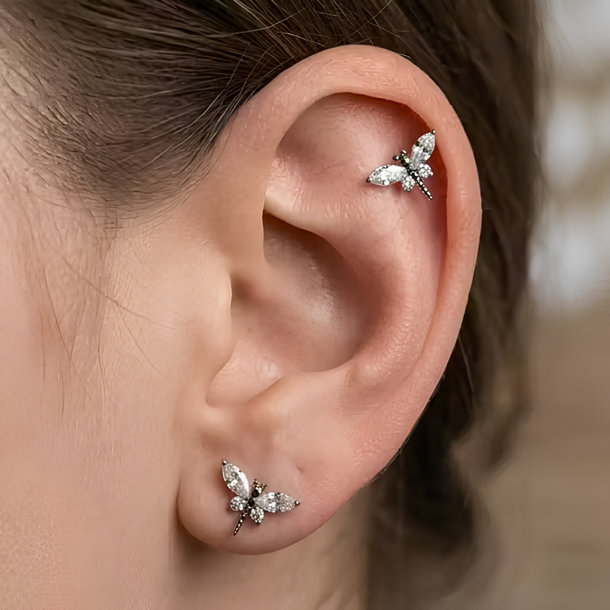 Titan-Labret-Piercing-Ohr-Libelle-4