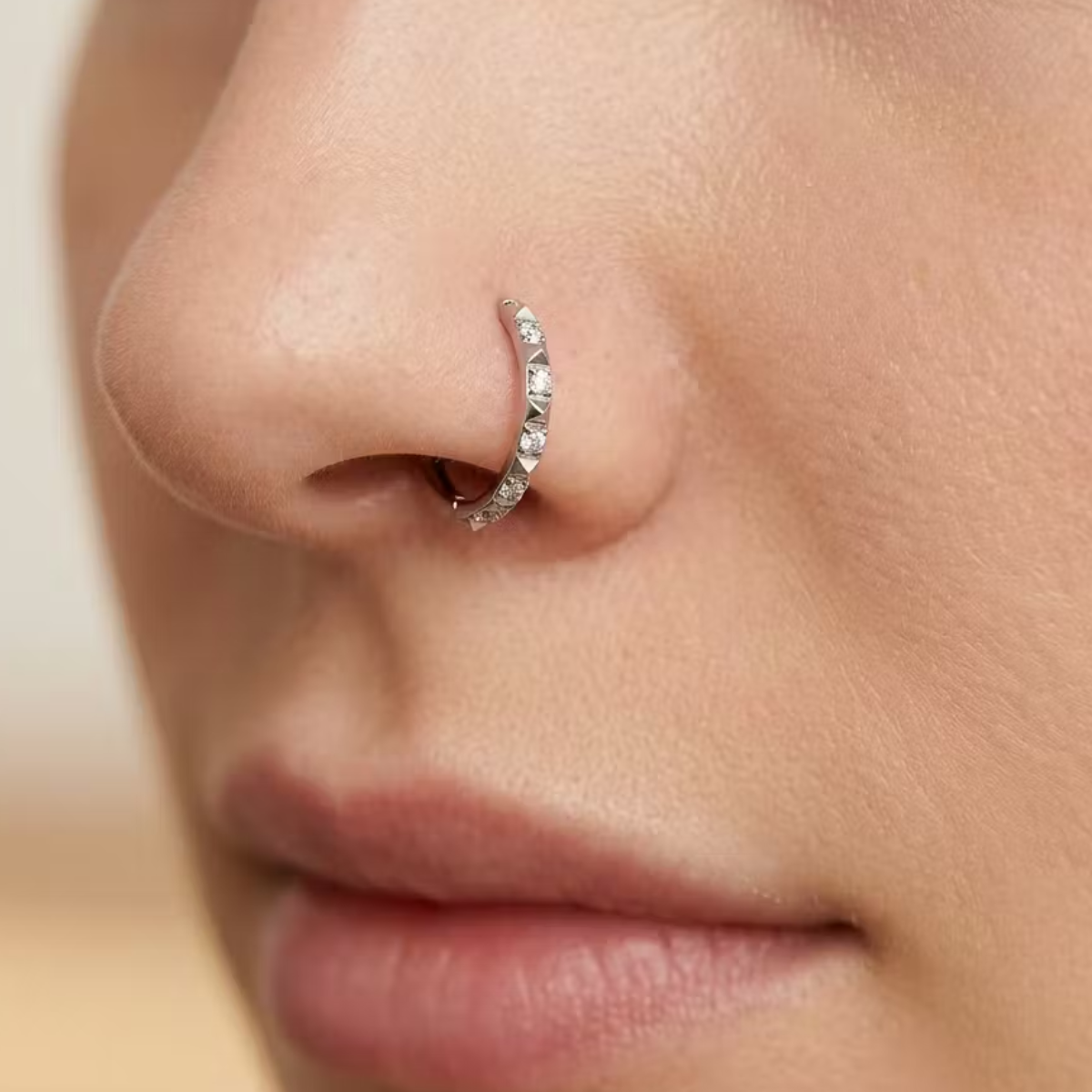 Titan-Segmentring-Clicker-Piercing-Crystal-Prisma-7