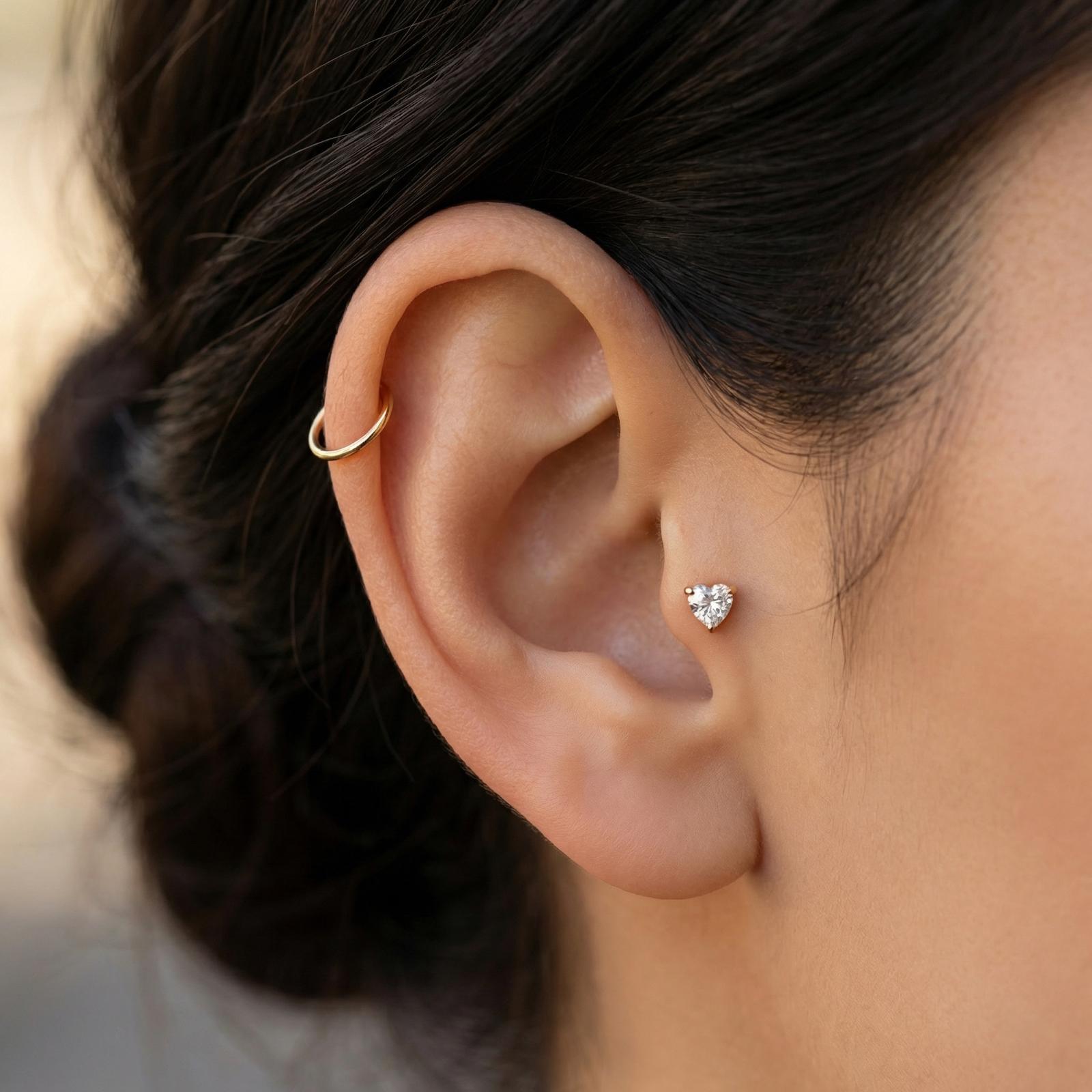 labret-Ohr-piercing-Amora-push-in-2