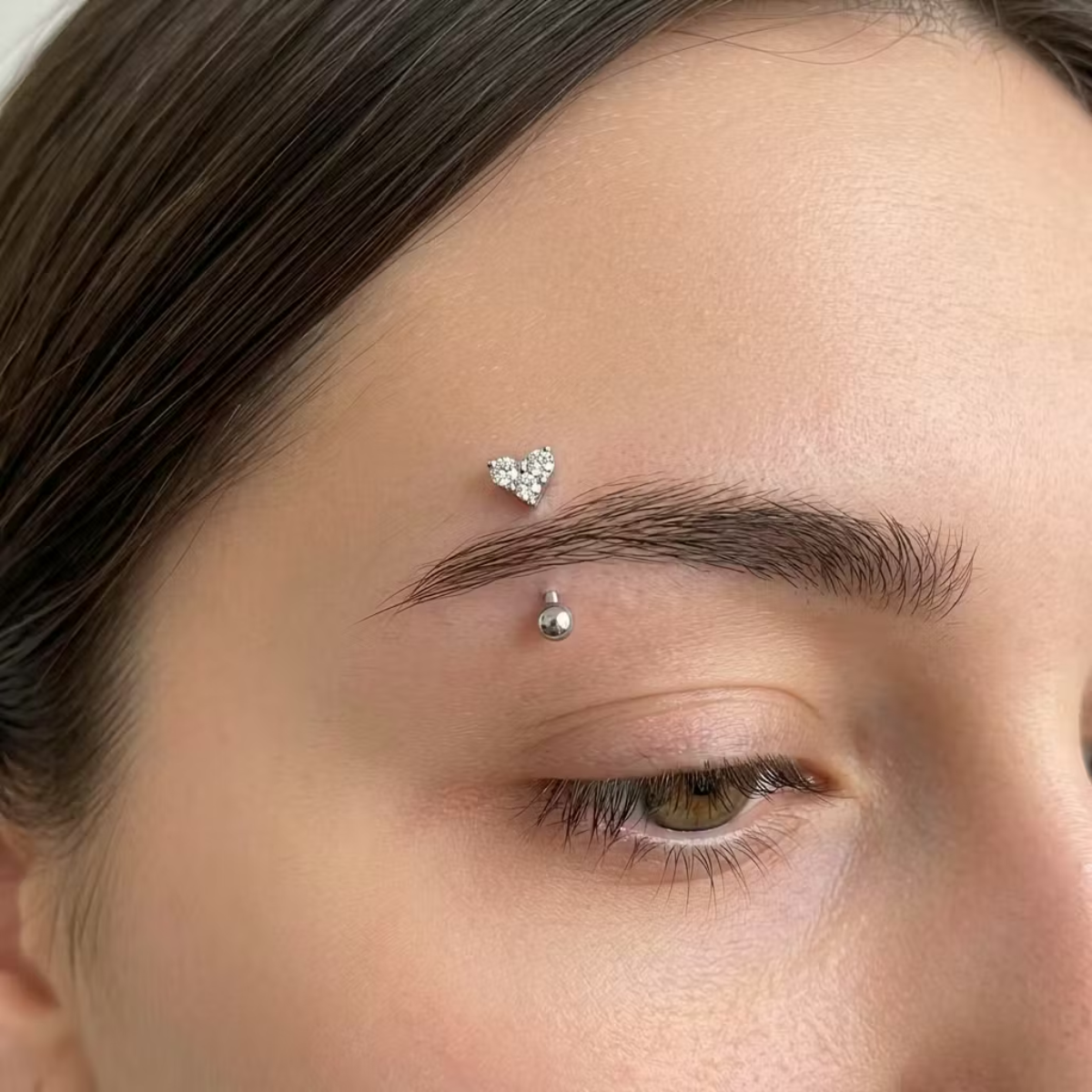 Augenbraue-Piercing-Rook-Heart-4