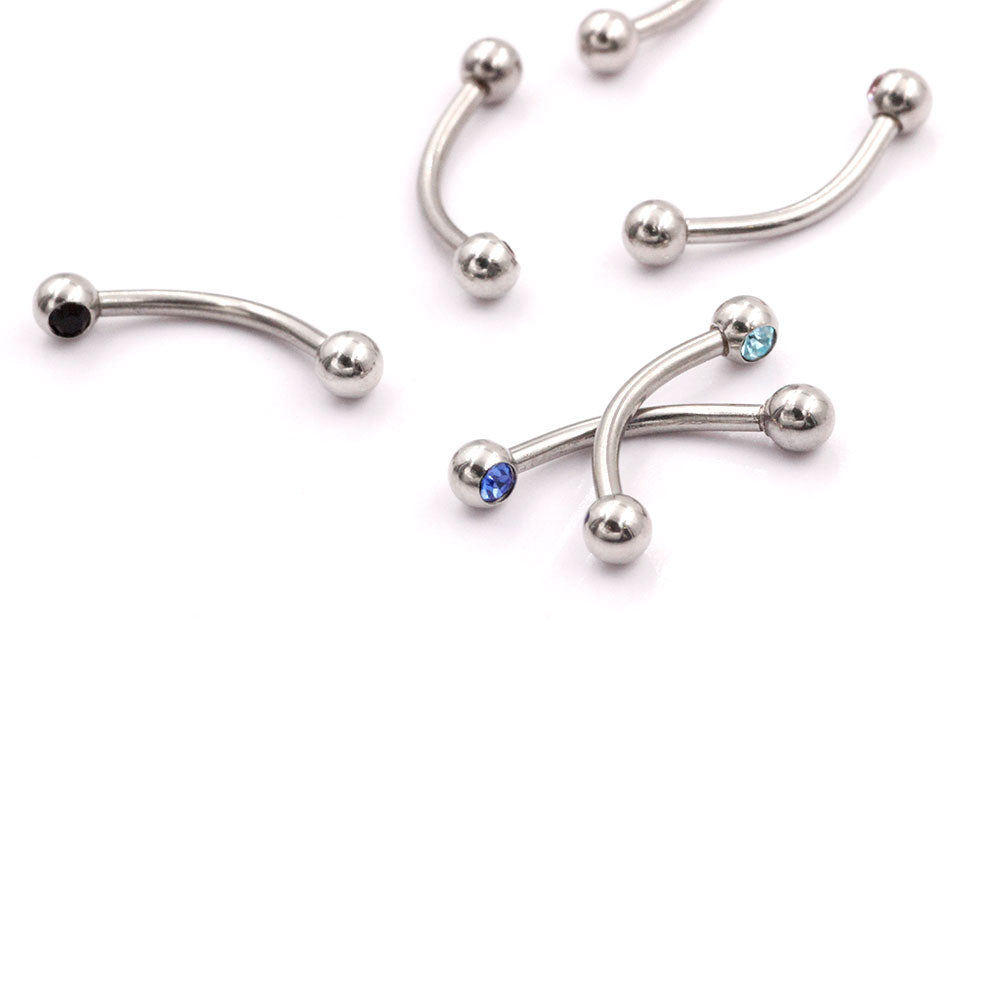 Bananen-Augenbraue-Ohr-Piercing-Naelia-1