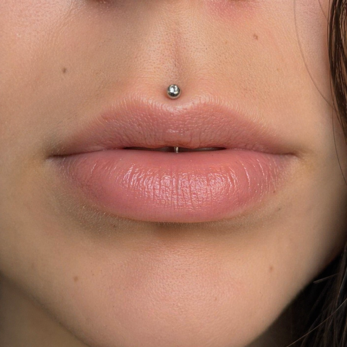 Bananen-Augenbraue-Ohr-Piercing-Naelia-5