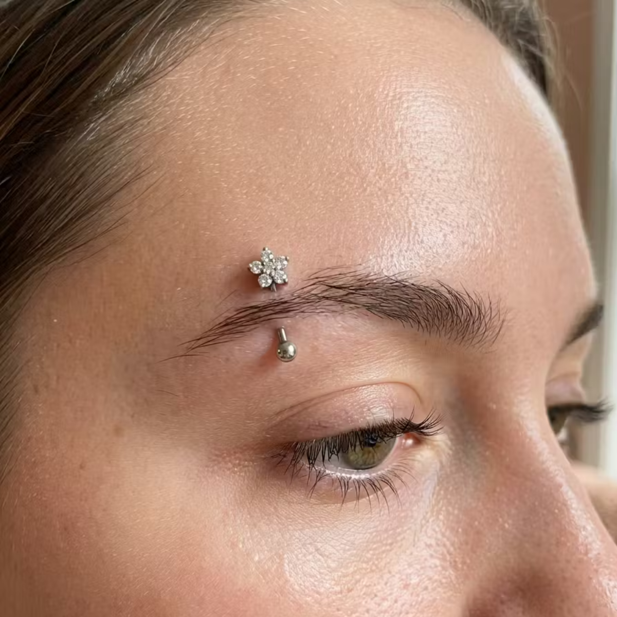 Bananen-piercing-Augenbrauen-bloom-5