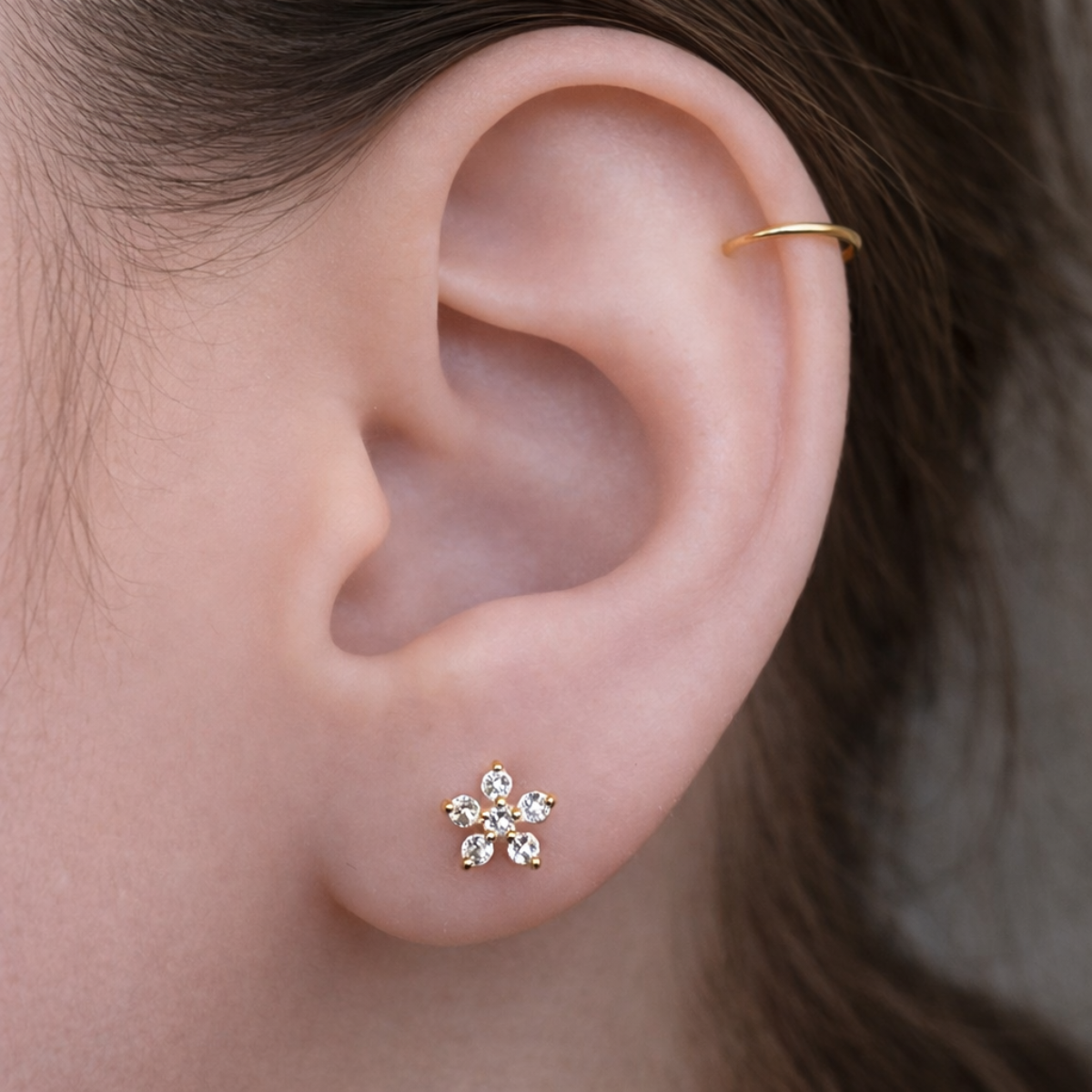 Labret-Piercing-Blume-2