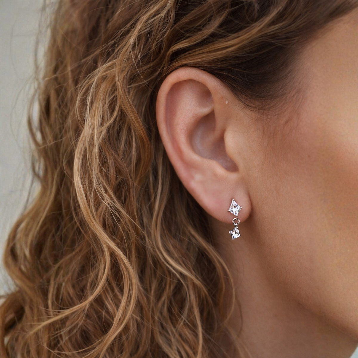 Labret-Piercing-Cascade-1.1