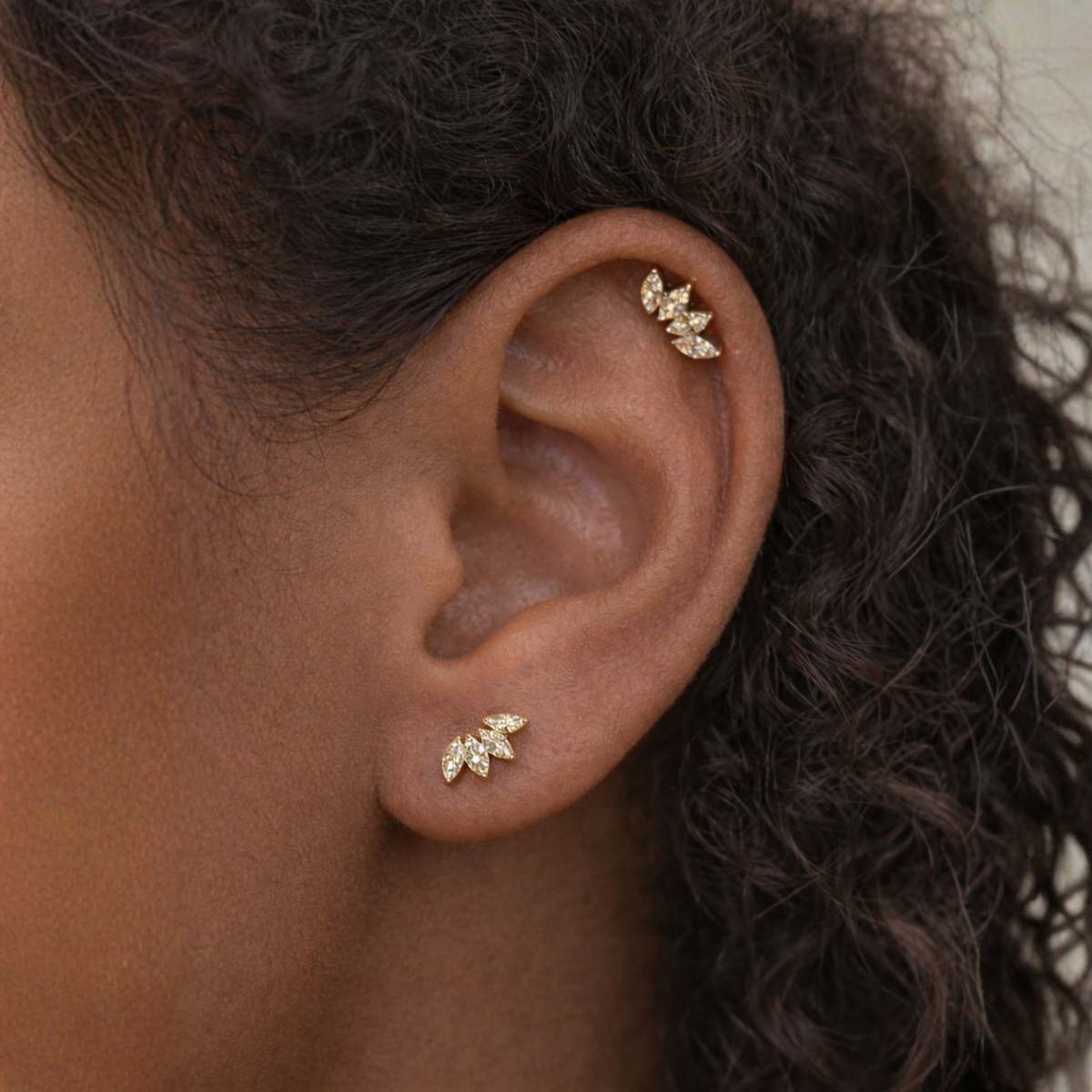 Labret-Piercing-Crystal-Crown-2.1