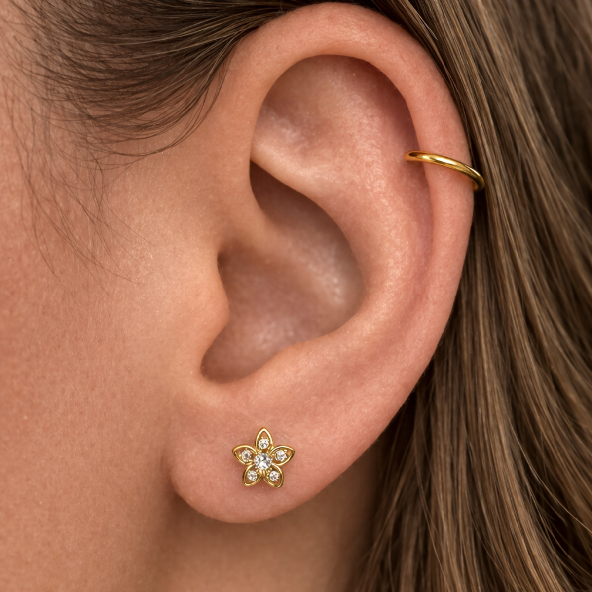 Labret-Piercing-Sternblume-2