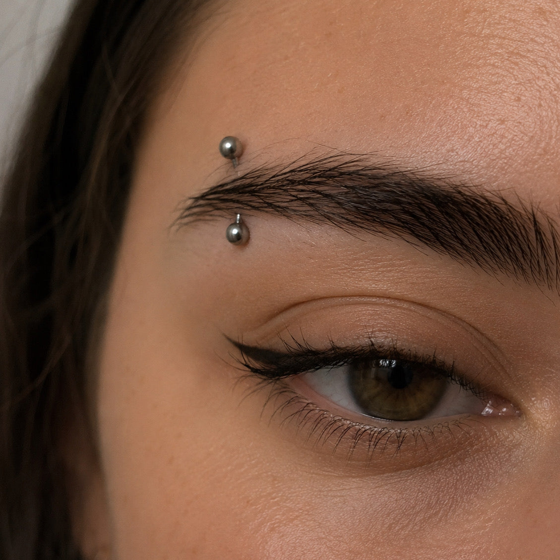 Titan-Bananen-Augenbrauen-Piercing-Classic-5