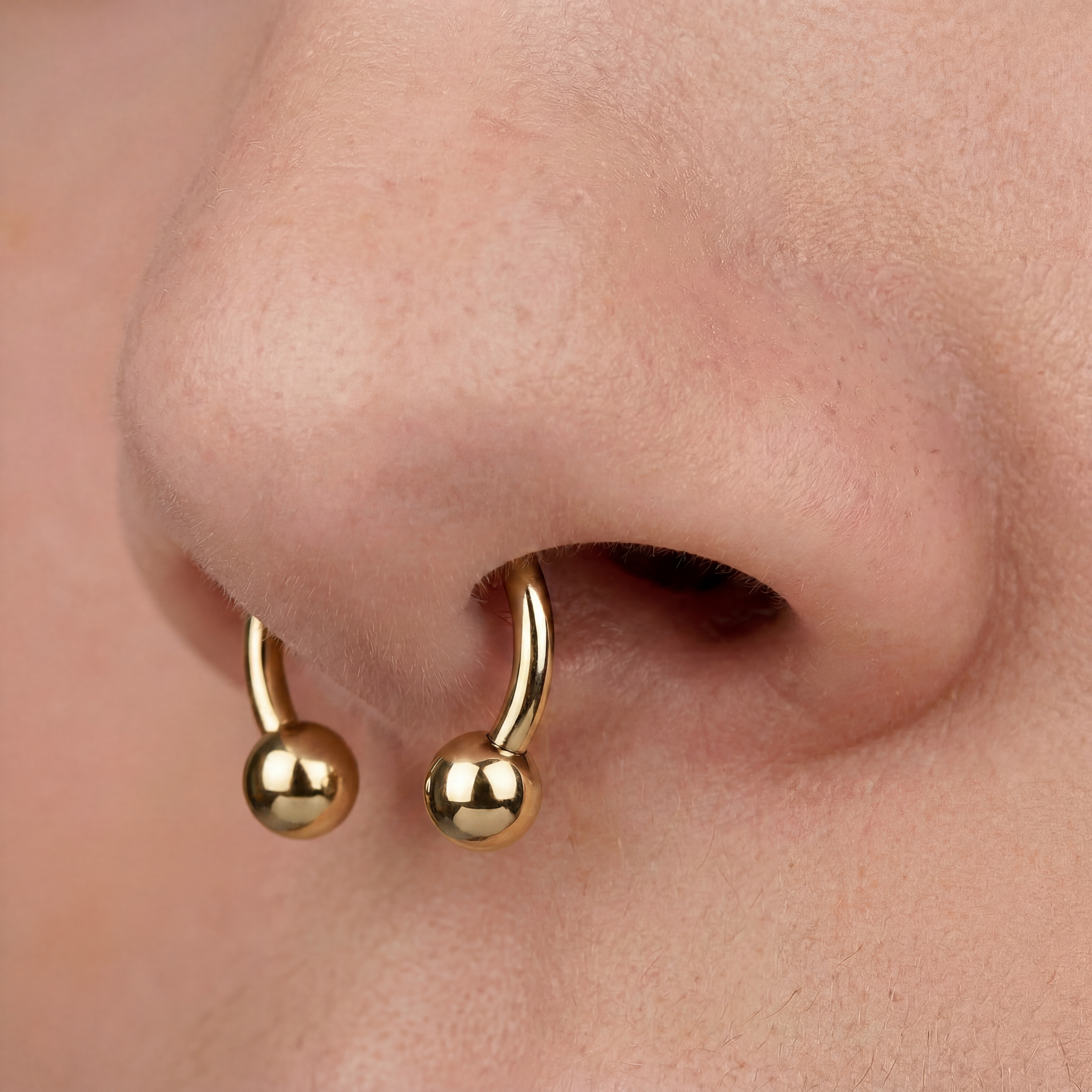 Titan-Hufeisen-Piercing-Gold-3