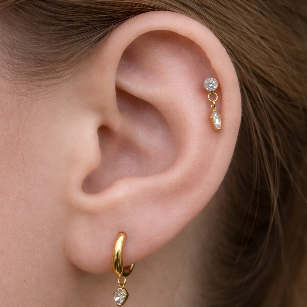 Titan-Labret-Piercing-Velmira-1.1