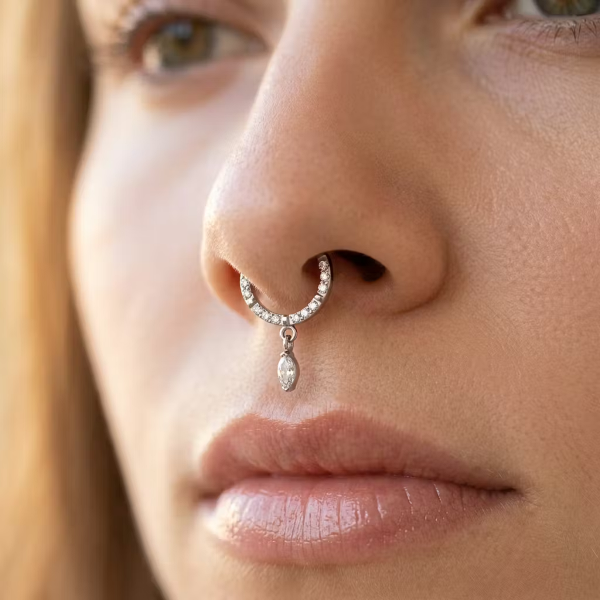 Titan-Segmentring-Clicker-Piercing-Auriel-3