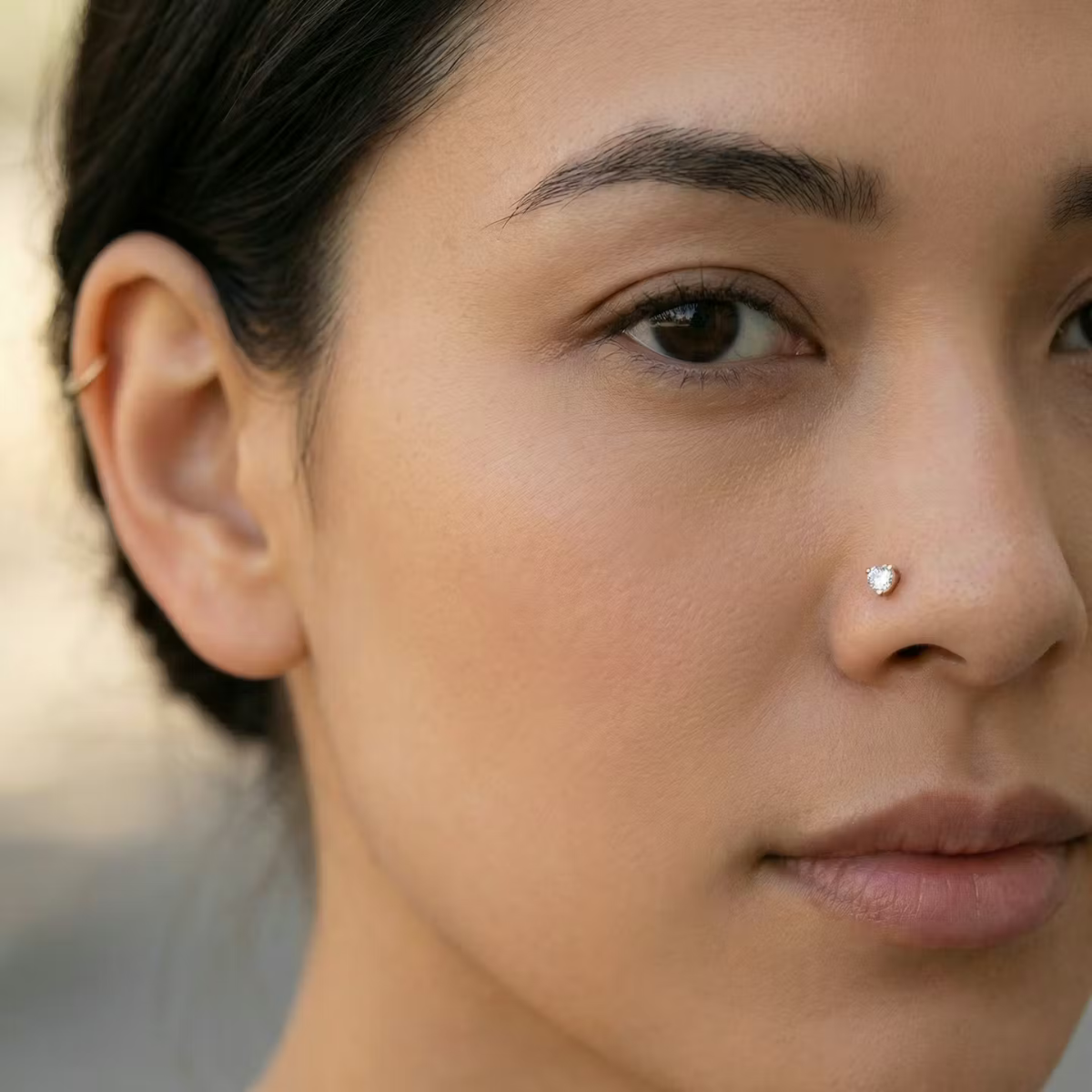 labret-Ohr-piercing-Amora-push-in-2.3