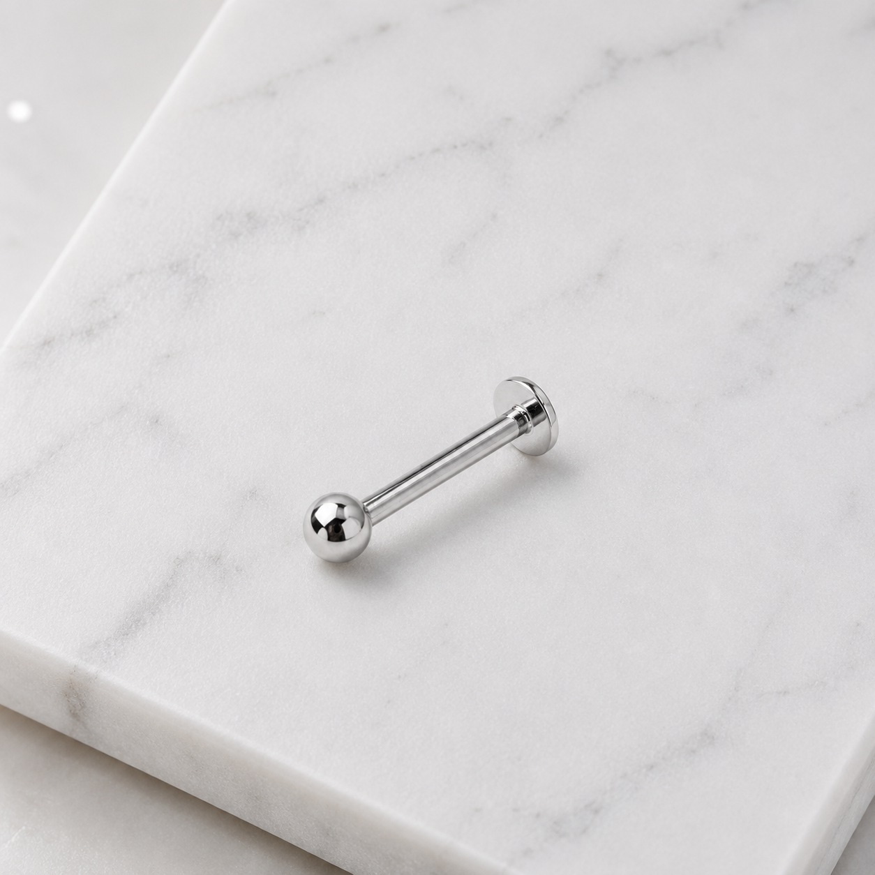 labret-Ohr-piercing-Classic-Aussengewinde-silber-mamor