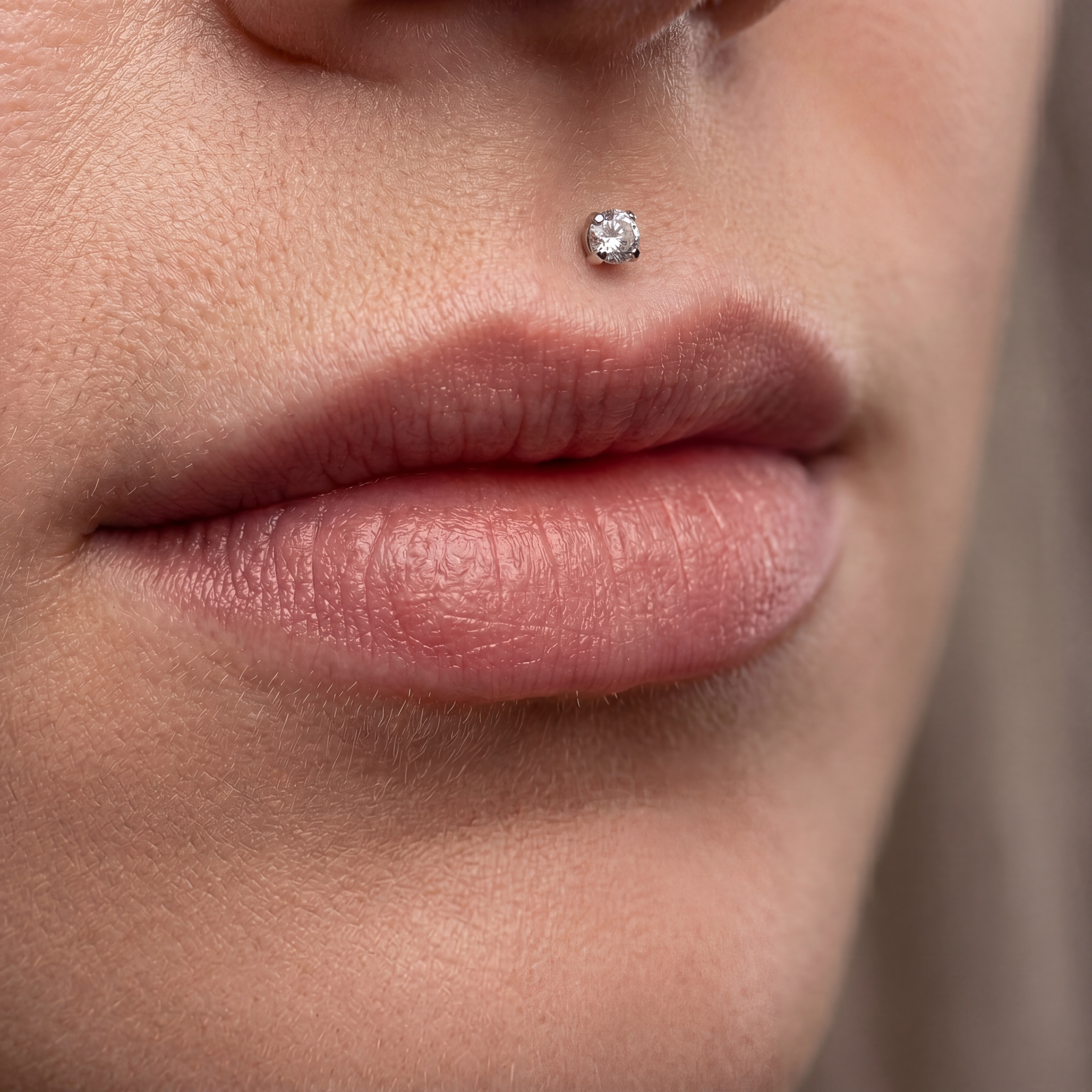 labret-Ohr-piercing-zirkonia-ausengewinde-Lippe-medusa